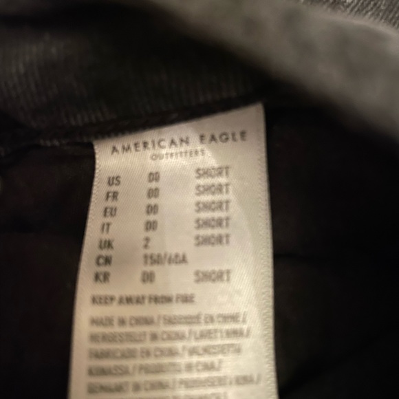 American Eagle High-Waisted Mom Jeans - Picture 4 of 4